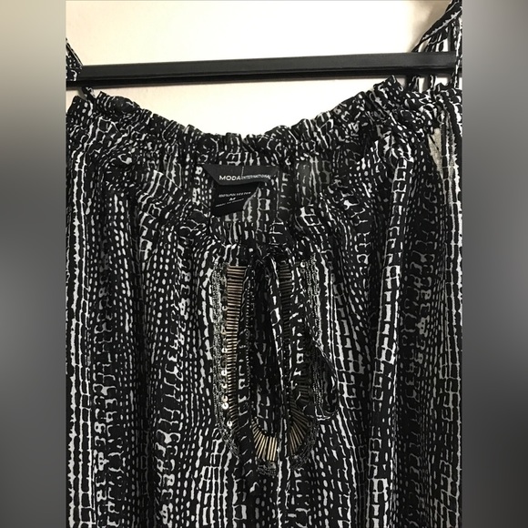 Victoria’s Secret Moda International Cold Shoulders Chiffon top - M - Picture 5 of 8